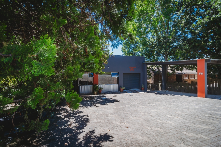 4 Bedroom Property for Sale in Denver Park Western Cape